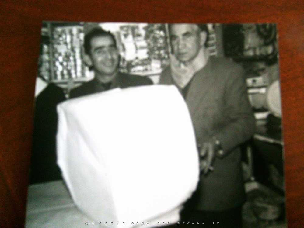MAX ALZERAH 1052 a gauche mr kayen et a droite mon pere yaho.jpg